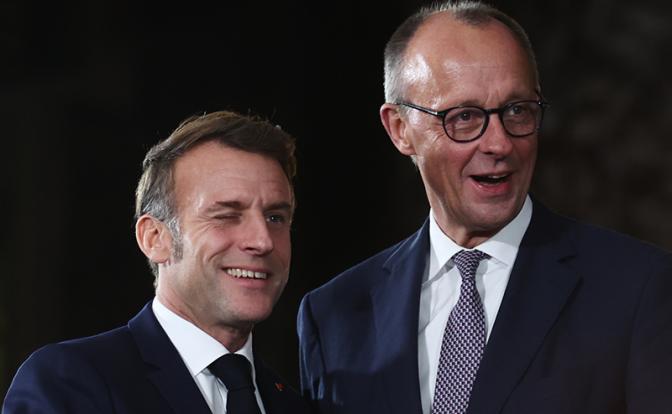 На фото: канцлер Германии Фридрих Мерц и президент Франции Эмманюэль Макрон (слева направо)