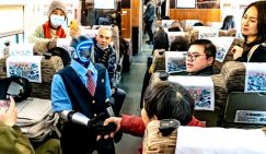 Робот-проводник начал работать в скоростных поездах Поднебесной