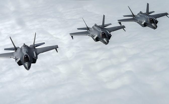 На фото: истребители F-35