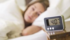 Что делать, если не можешь заснуть? Врач назвал главные причины бессонницы