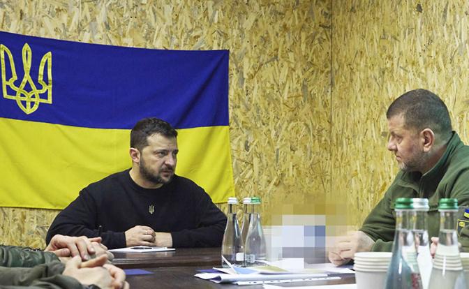 На фото: президент Украины Владимир Зеленский и экс-главнокомандующий Вооружёнными силами Украины.