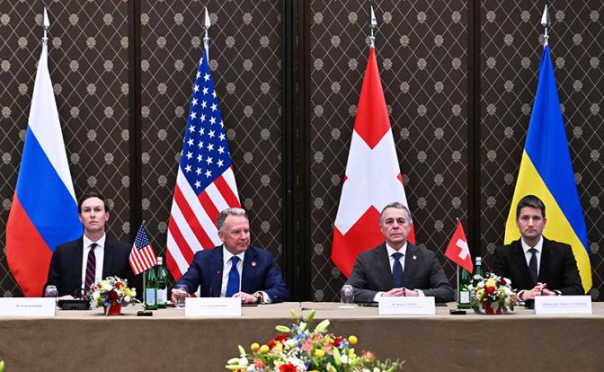 На фото: трехсторонние переговоры РФ, США и Украины в Женеве