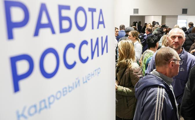 Минтруд против Медведева: Коллапс на рынке труде есть, но его нет. Кто прав?