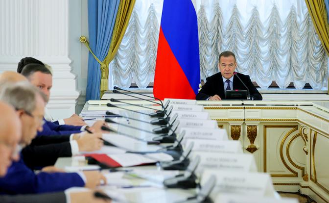 На фото: заместитель председателя Совета безопасности РФ, председатель "Единой России" Дмитрий Медведев