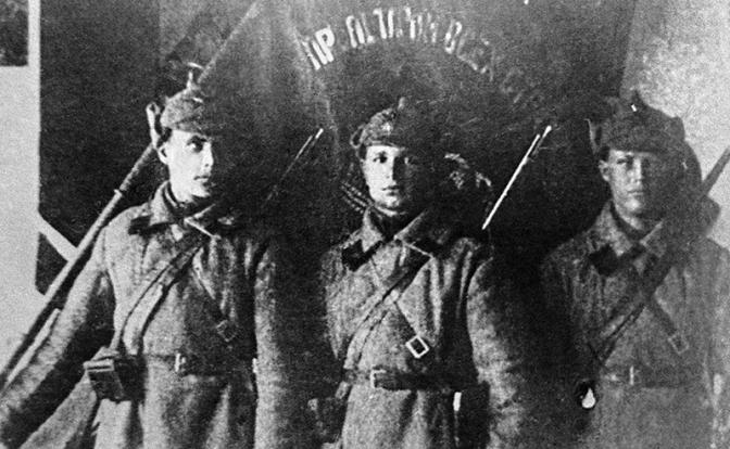 На фото: солдаты Рабоче-крестьянской Красной армии
