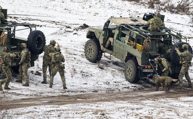 «Коалиция желающих»: Запад бряцает оружием тихонько, чтобы не злить Путина
