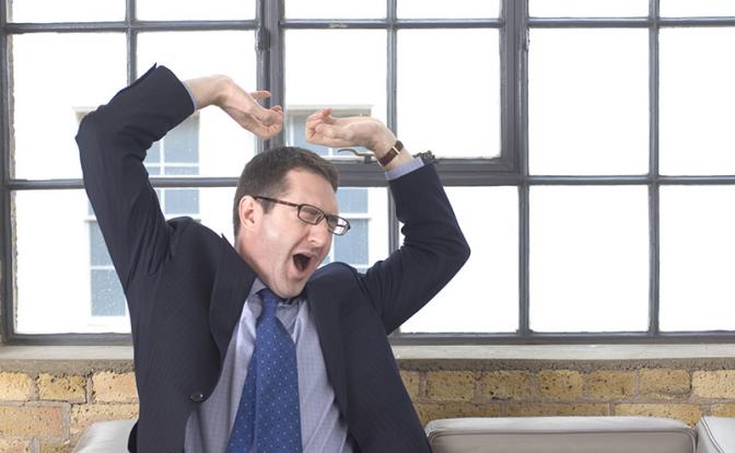 Врач объяснил, какой сигнал подает дневная сонливость