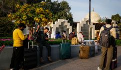 Застрявшим в Дубае из-за бомбардировок российским туристам на обед дали финики