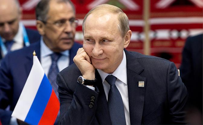 На фото: президент России Владимир Путин (на первом плане)