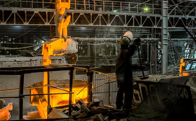 «Были бешеные деньги»: ЧЭМК, когда греб миллиарды лопатой, даже сквер под боком в порядок не привел