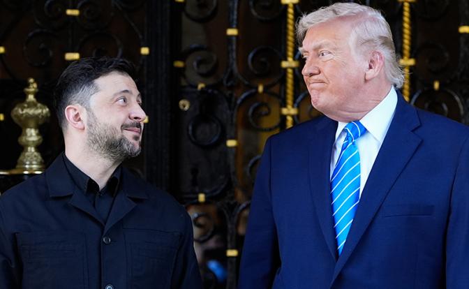 На фото: президент Украины Владимир Зеленский и президент США Дональд Трамп(слева направо)