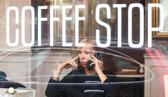 "Барбершоп отныне цирюльней именовать": Иностранные слова приказано гнать с вывесок поганой метлой