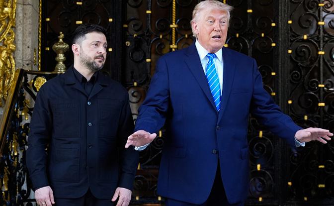 На фото: президент Украины Владимир Зеленский и президент США Дональд Трамп(слева направо)