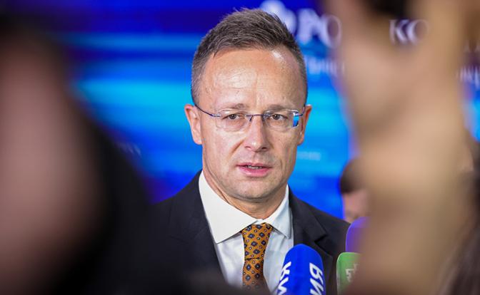 На фото: глава МИД Венгрии Петер Сийярто