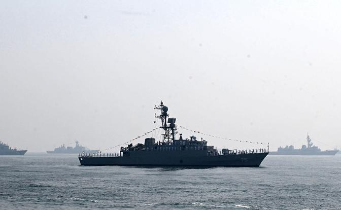 На фото: иранский военный фрегат IRIS Dena. Архивное фото.
