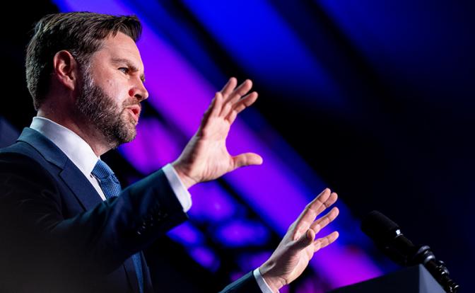 На фото: вице-президент США Джей Ди Вэнс