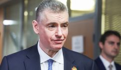 «ЛДПР нынче не та»: Леонид Слуцкий прокатился по Екатеринбургу с ветерком. Правда, не на «Ладе»