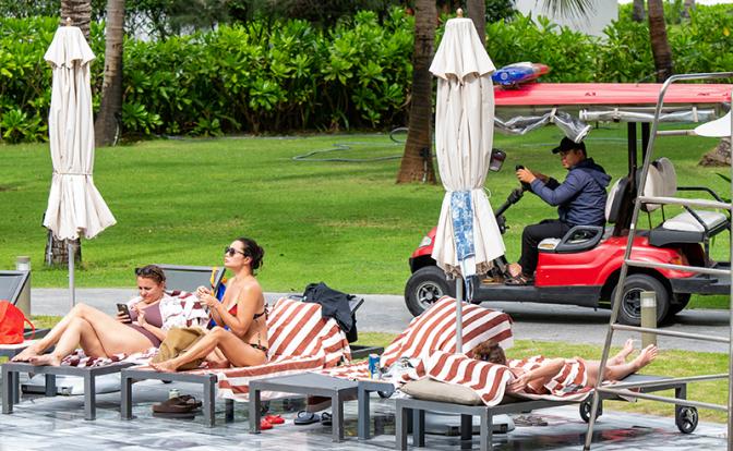 На фото: отдыхающие в отеле, Вьетнам