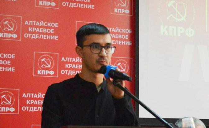 На фото: депутат фракции КПРФ заксобрания Алтайского края Андрей Чернобай