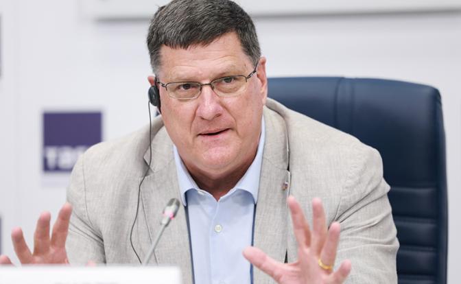 На фото: американский военный аналитик Скотт Риттер