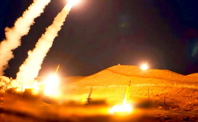 На фото: Иран во время запуска ракет «Хейбар».