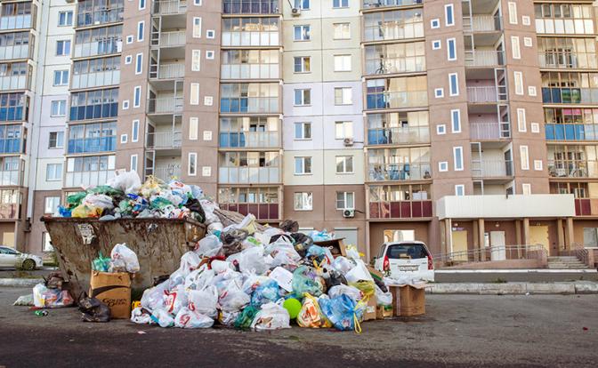 Россия грязнеет на глазах: Сергей Иванов ушел на пенсию и улицы превратились в помойки