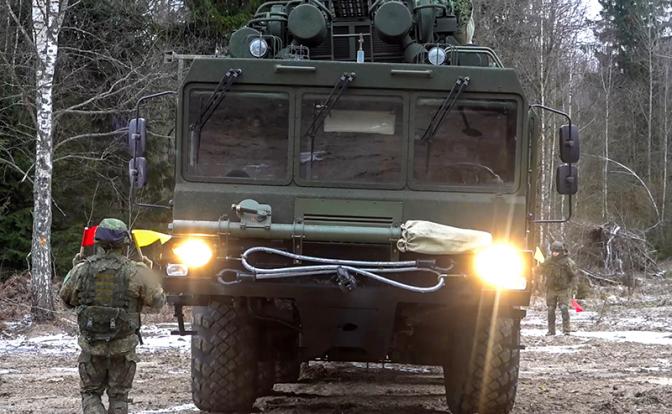 На фото: заступление на боевое дежурство подразделения, оснащенного ракетным комплексом "Орешник", Белоруссия.