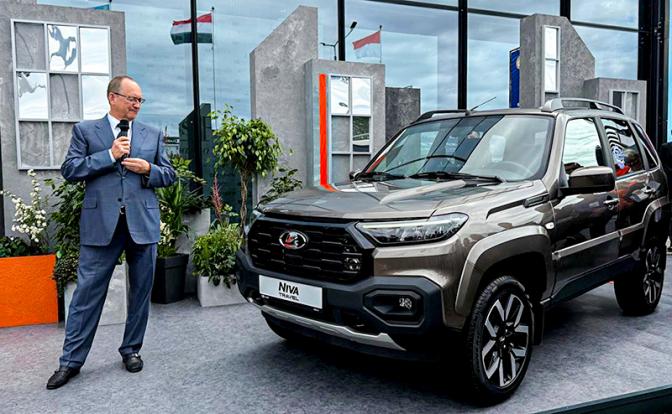 На фото: легкий внедорожник Lada Niva Travel.