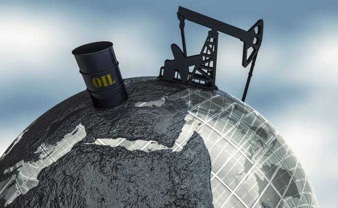 Нефть дорогая, доллар – сильный: что несет затянувшаяся война в Иране рынкам?