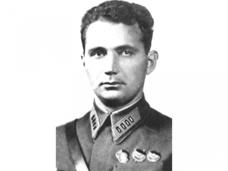 На фото: полковник Хаджи Мамсуров. 1941 год.