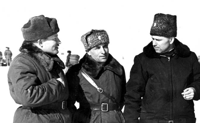 На фото: полковник Александр Лазаренко (справа) на учениях.