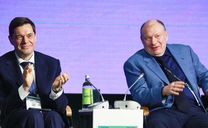 На фото: Алексей Мордашов и Владимир Потанин (слева направо)