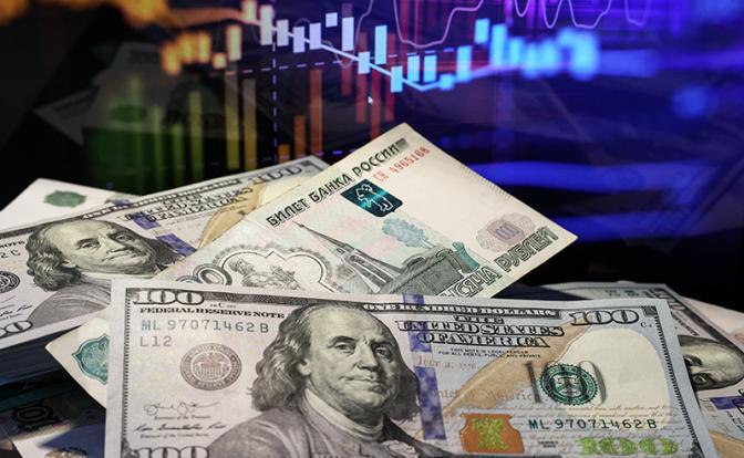 Доллар улетел вверх: что будет после снижения ключевой ставки?