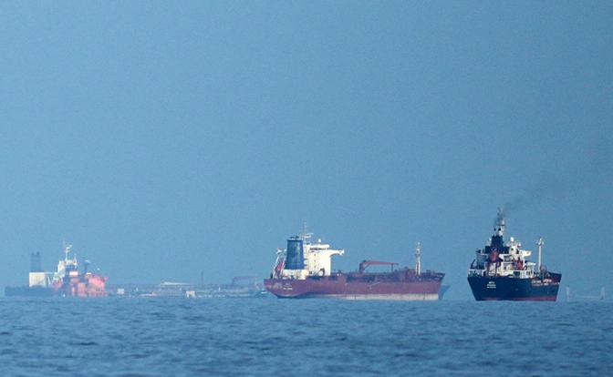 Новые правила Ормуза: Американец – стоять! Русский – проезжай! Остальные - деньги на бочку (с нефтью)