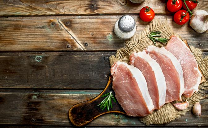 Врач сказал, почему не нужно солить при готовке