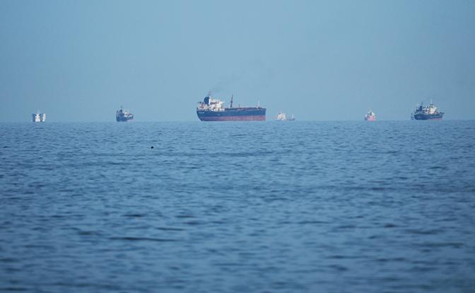 Иран: Ормузский пролив открыт для всех судов, кроме связанных с врагами