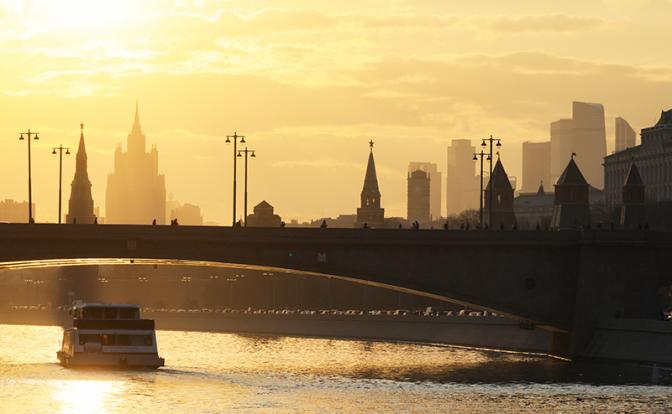 На фото: вид на Большой Москворецкий мост