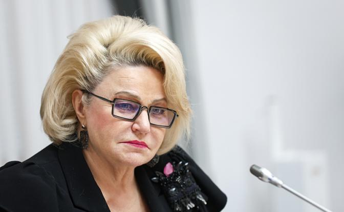 На фото: председатель комитета Госдумы по защите семьи, вопросам отцовства, материнства и детства Нина Останина.