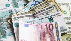 Стало известно, как курс доллара и цены на нефть начали неделю