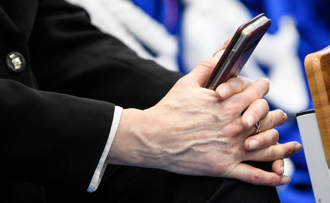 Тайна «белых списков»: «Чебурнет» становится похож на старуху Шапокляк – ушлую, пронырливую и хитрую