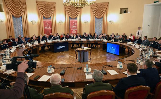 За 30 лет россиян стало меньше на 20 миллионов: депутаты провели круглый стол о нацбезопасности страны