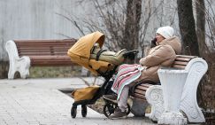 Секретарь крайкома КПРФ Мария Прусакова: Сибирячки хотят рожать, только "варяги" у нас роддома позакрывали