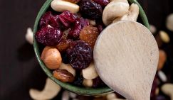 Диетолог Гинзбург перечислил продукты, делающие человека счастливым