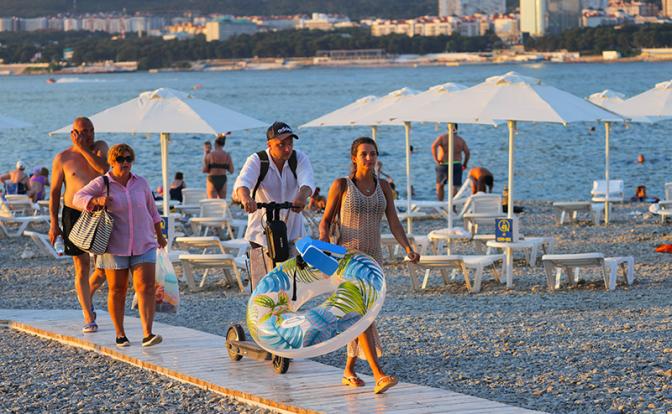 Пляж без риска для жизни: Анапа и Геленджик готовятся заработать на войне в Заливе