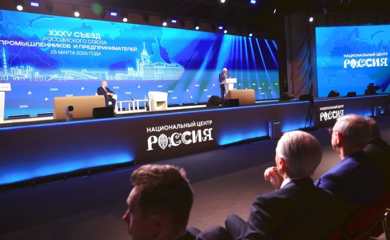 На фото: на пленарном заседании съезда Российского союза промышленников и предпринимателей.