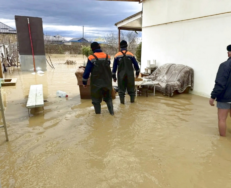 На фото: последствия подтопления в Дагестане.