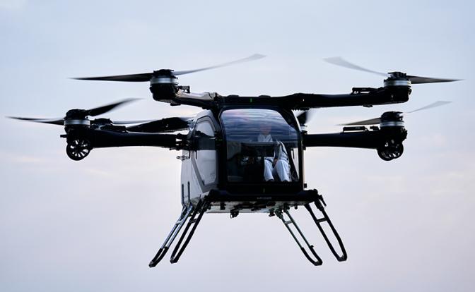 Автопром с размахом ... крыла. Грузовикам и общественному транспорту дороги больше не понадобятся