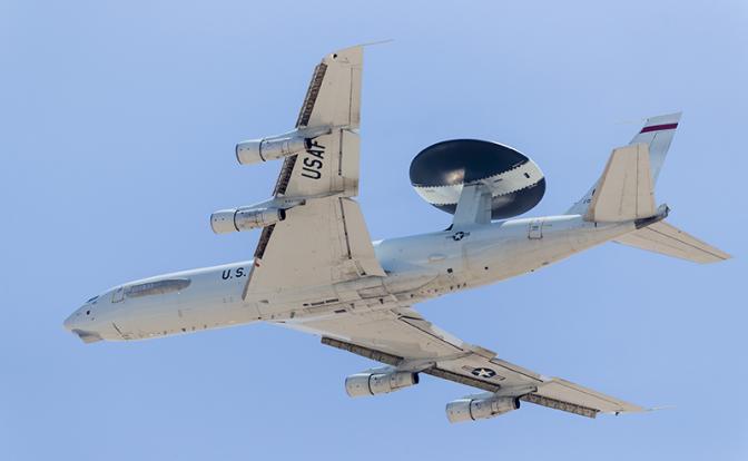 На фото: самолет дальнего радиолокационного обнаружения и управления E-3G Sentry