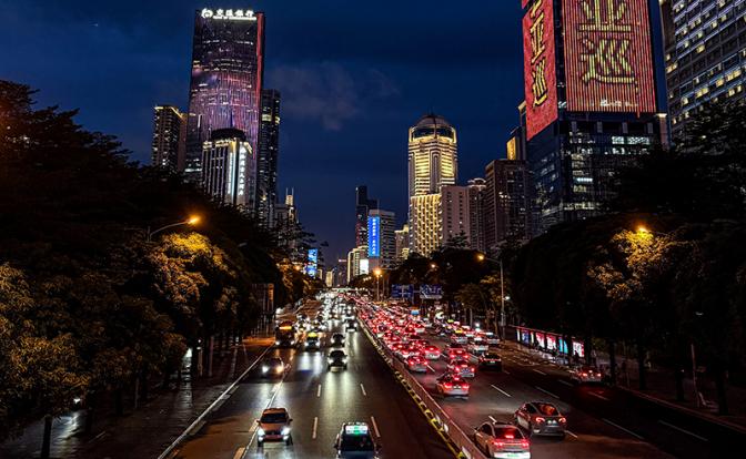 Город, который заряжает: В мегаполисах Китая от связи не отключают - ее раздают везде