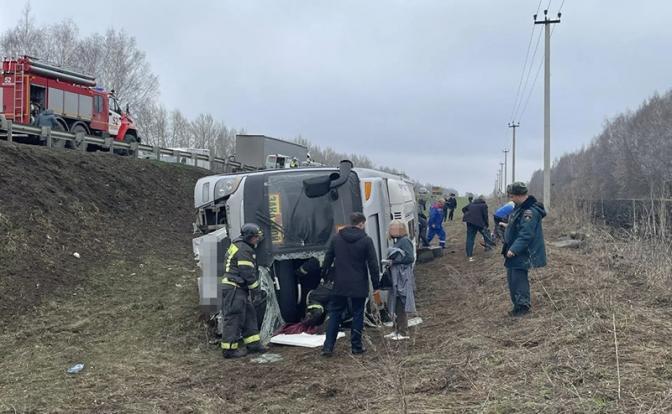 Автобус с детьми попал в ДТП под Саратовом — есть погибший